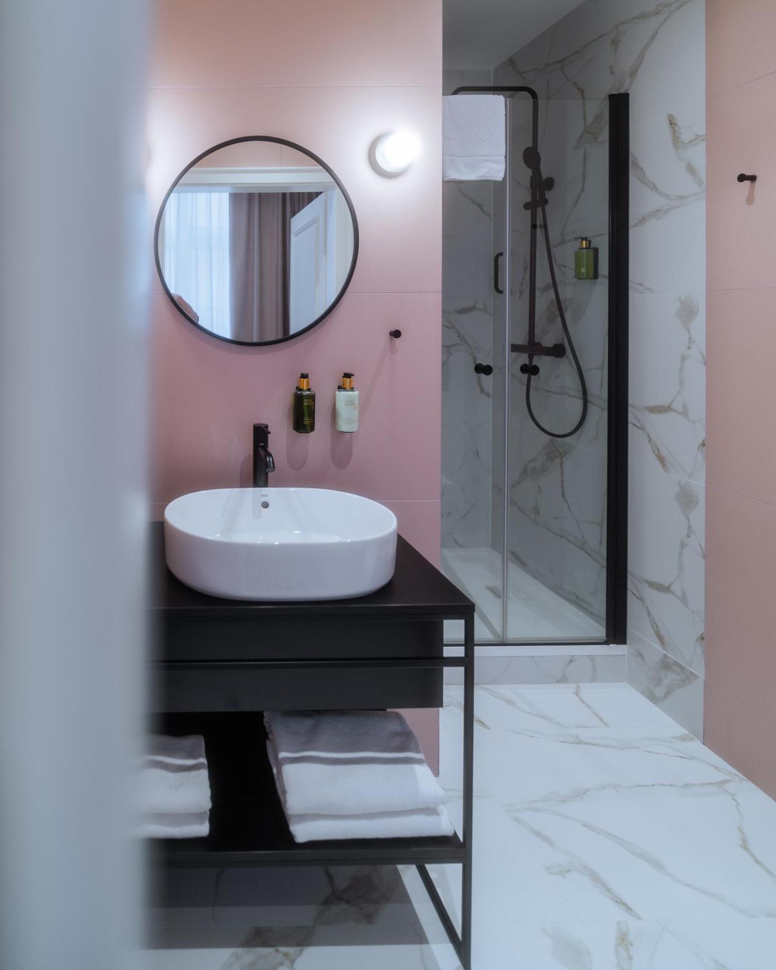 Hotel Pietryna 罗兹 外观 照片