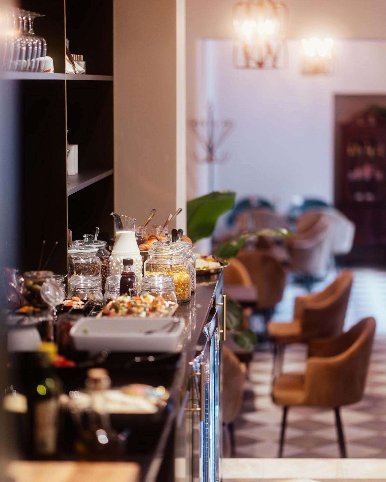 Hotel Pietryna 罗兹 外观 照片