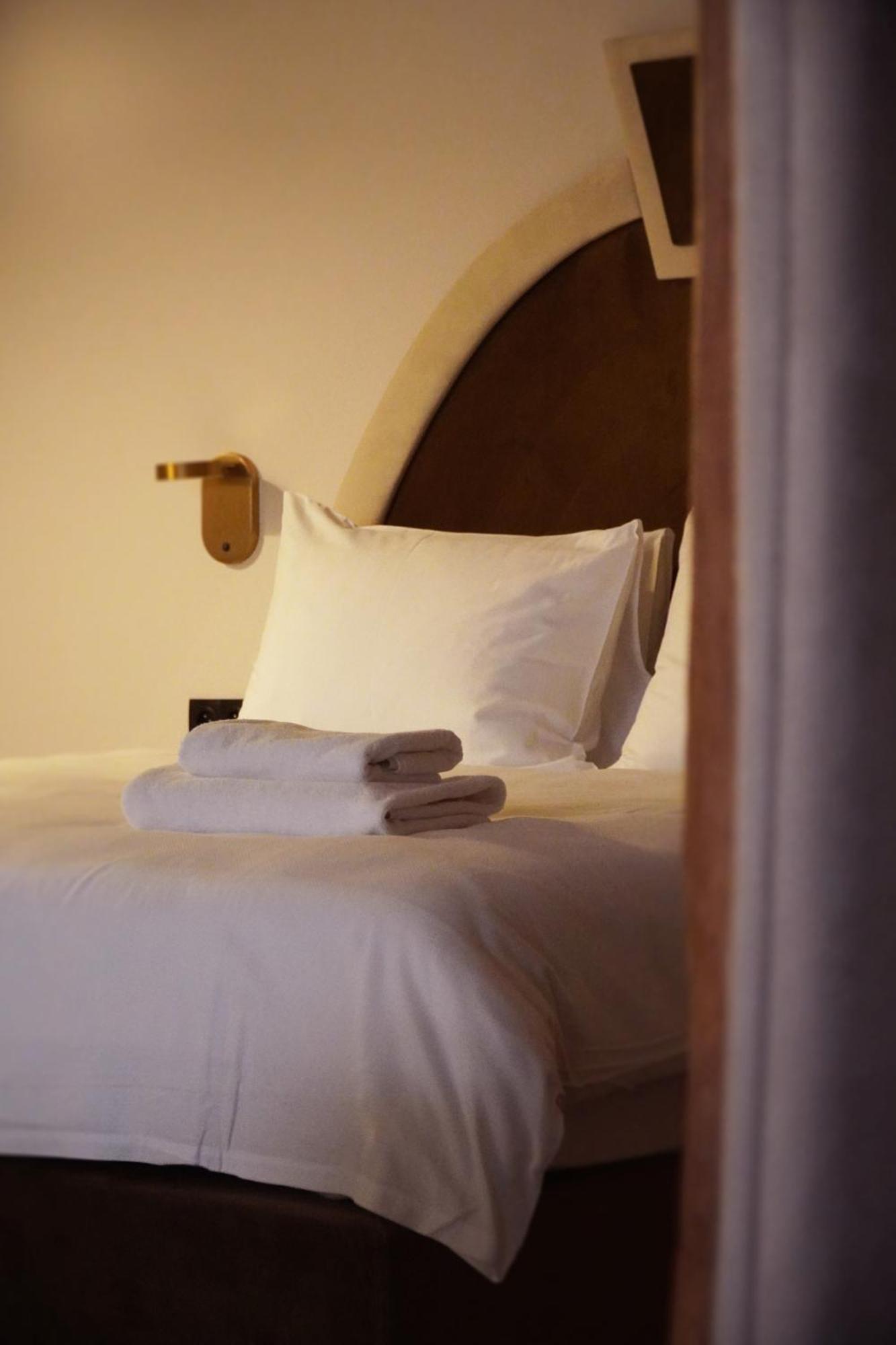 Hotel Pietryna 罗兹 外观 照片